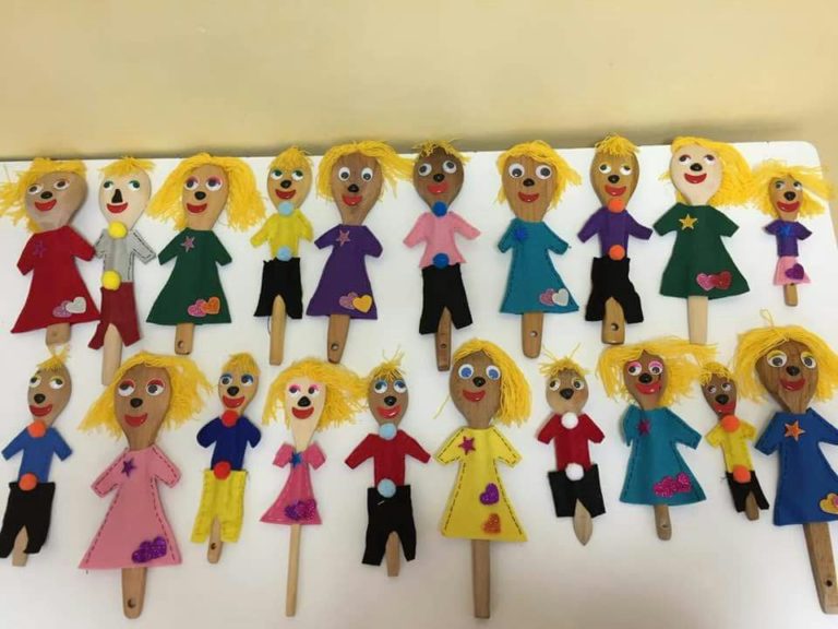 Wooden spoon puppet craft